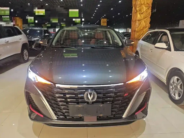 Changan Eado — Фото автомобиля 2
