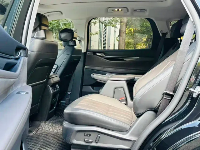 Ford Edge — Фото автомобиля 10
