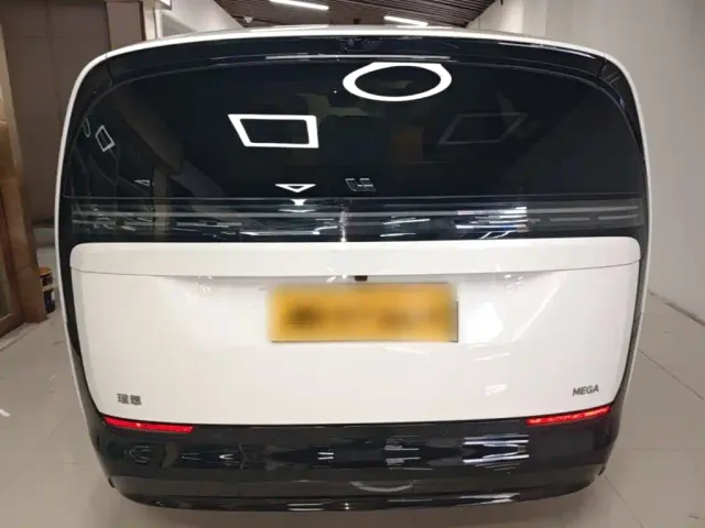 Li Auto MEGA — Фото автомобиля 5