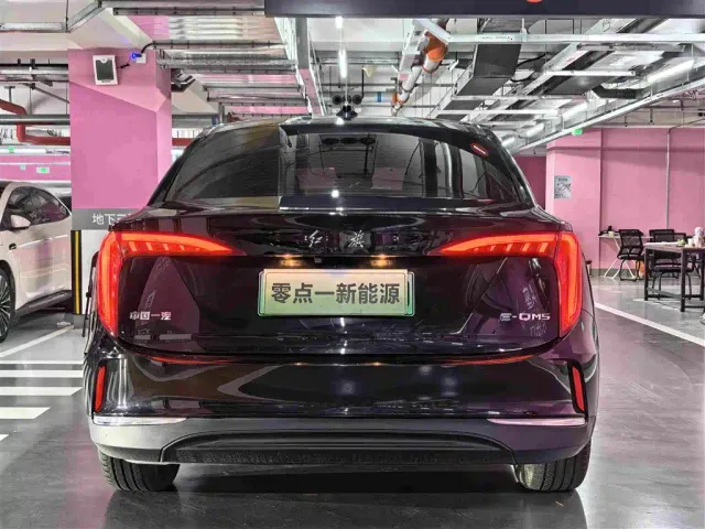 Hongqi E-QM5 — Фото автомобиля 5