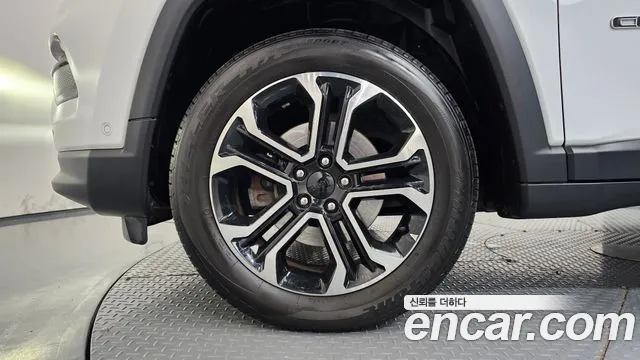 Jeep Compass — Фото автомобиля 5