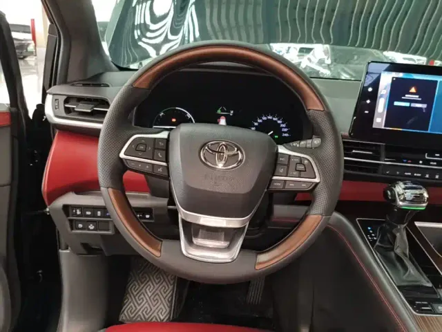 Toyota Granvia — Фото автомобиля 10