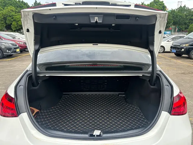 Mercedes-Benz C-Class — Фото автомобиля 16