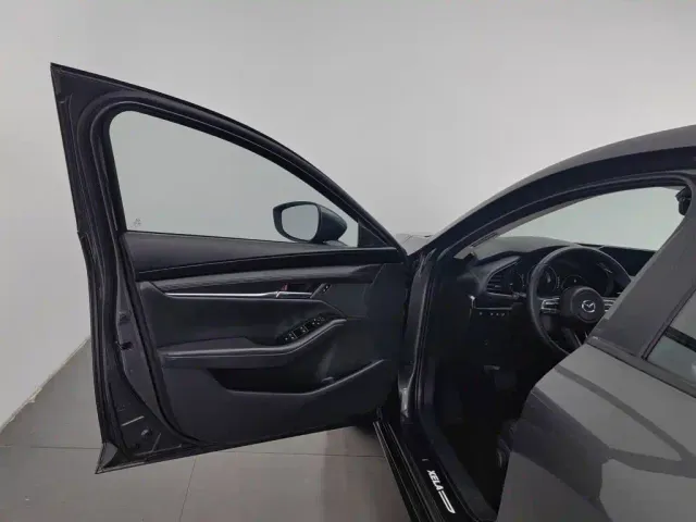 Mazda Axela — Фото автомобиля 8