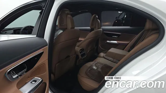 Mercedes-Benz E-Class — Фото автомобиля 12