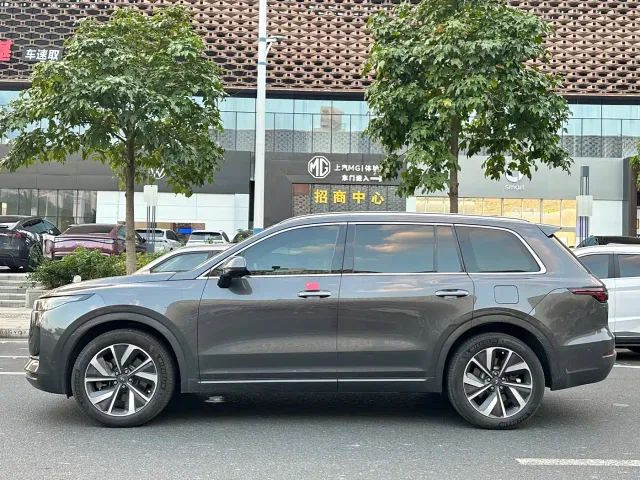 Li Auto ONE — Фото автомобиля 4