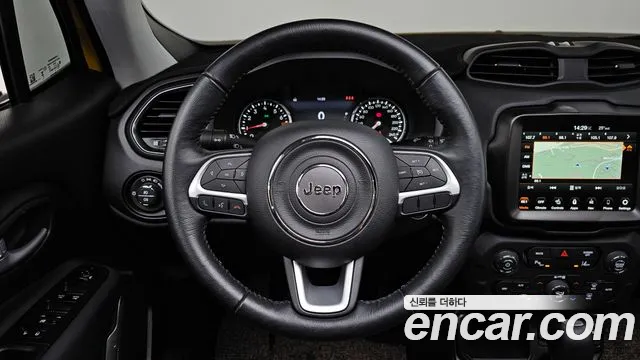 Jeep Renegade — Фото автомобиля 12