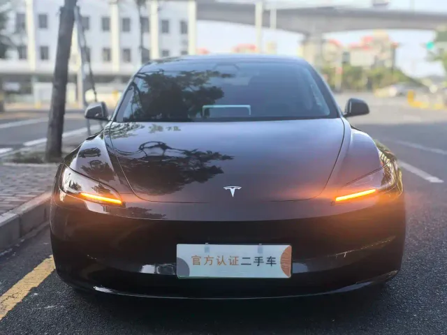 Tesla Model 3 — Фото автомобиля 2
