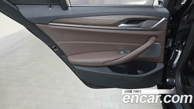 BMW 5 Series G30 — Фото автомобиля 25