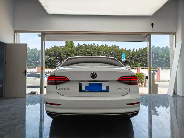 Volkswagen Lavida — Фото автомобиля 5