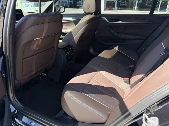 BMW 5 Series — Фото автомобиля 10