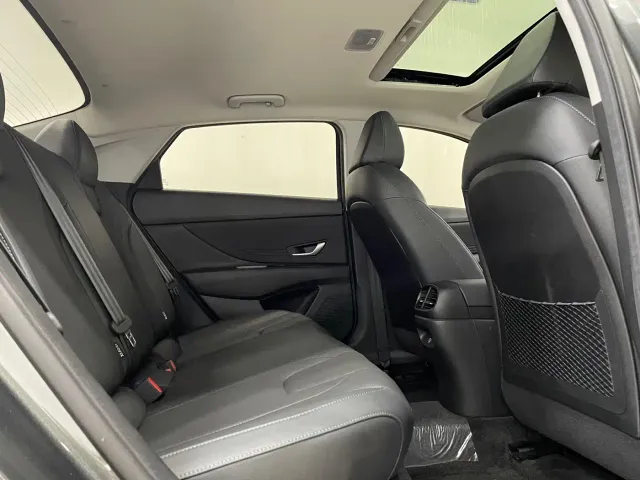 Hyundai Elantra — Фото автомобиля 15