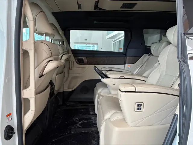 Toyota Alphard — Фото автомобиля 8