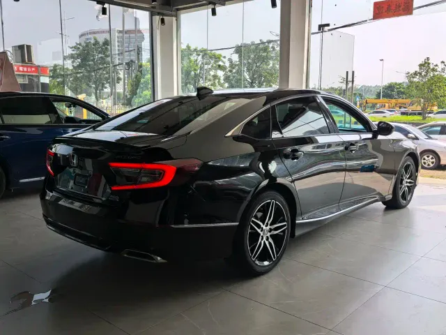 Honda Accord — Фото автомобиля 8