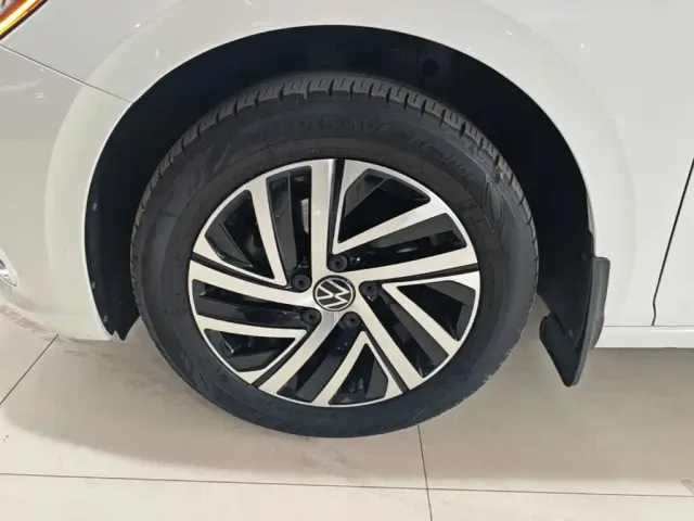 Volkswagen Lavida — Фото автомобиля 22