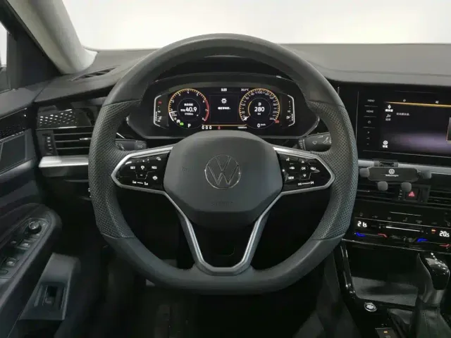 Volkswagen Passat — Фото автомобиля 11