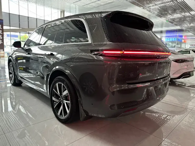 Li Auto L8 — Фото автомобиля 16