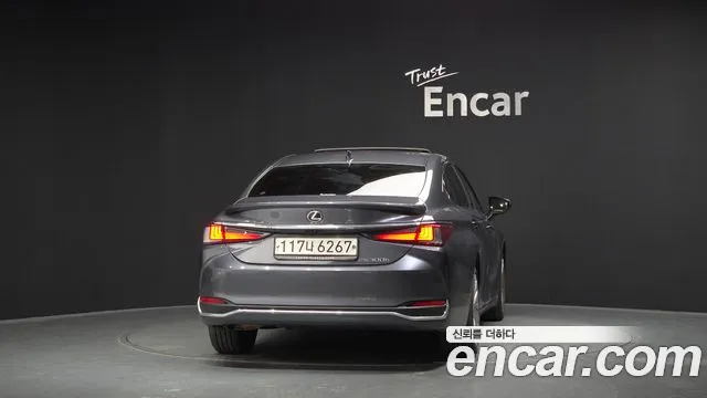 Lexus ES 7th Gen — Фото автомобиля 4