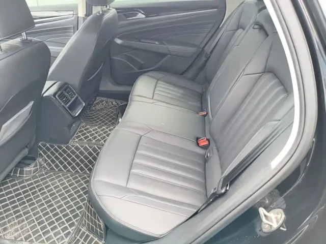 Volkswagen Passat — Фото автомобиля 16