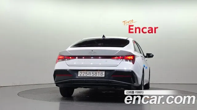 Hyundai Avante — Фото автомобиля 4