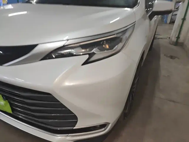 Toyota Sienna — Фото автомобиля 23