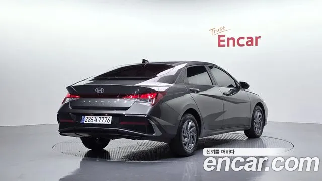Hyundai Avante CN7 — Фото автомобиля 2