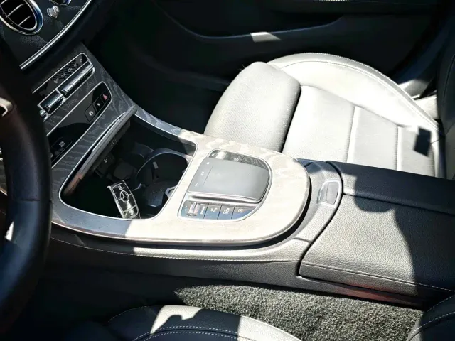 Mercedes-Benz E-Class — Фото автомобиля 9