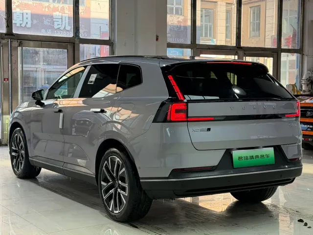 Volvo XC70 Plug-in Hybrid — Фото автомобиля 4
