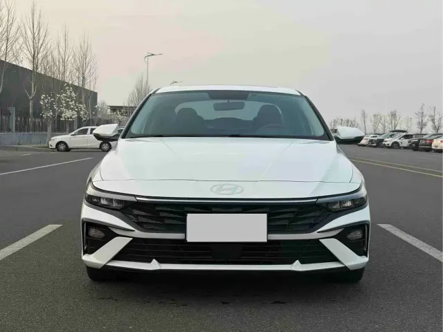 Hyundai Elantra — Фото автомобиля 2
