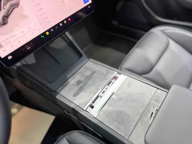 Tesla Model 3 — Фото автомобиля 8