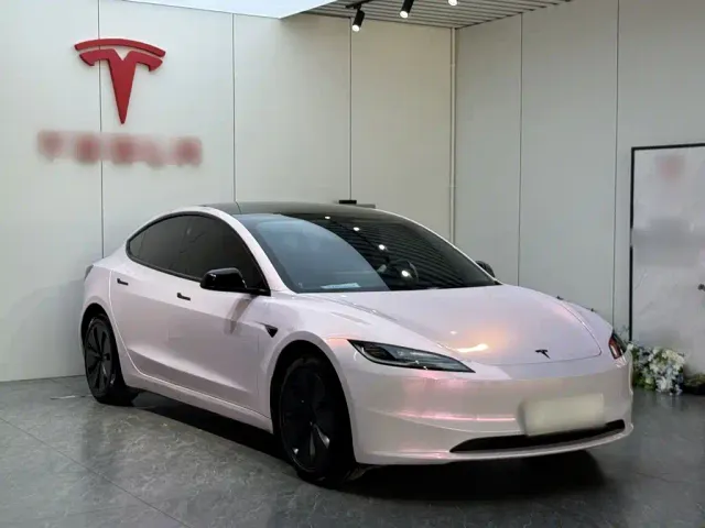 Tesla Model 3 — Фото автомобиля 3