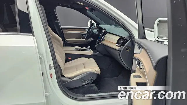 Volvo XC90 — Фото автомобиля 11