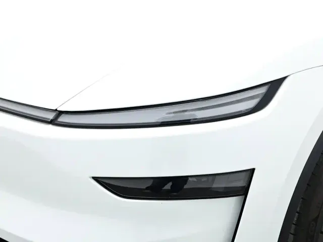 Tesla Model Y — Фото автомобиля 17