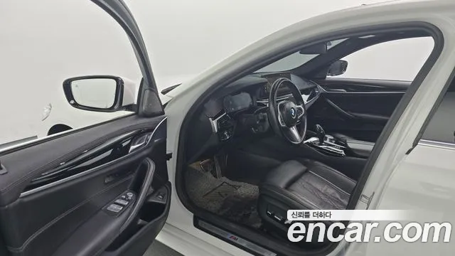 BMW 5 Series G30 — Фото автомобиля 15