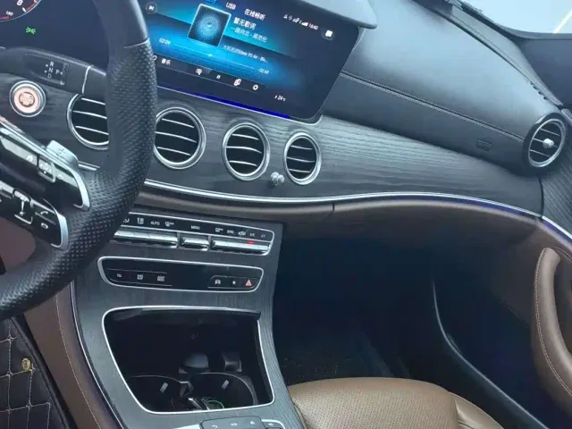 Mercedes-Benz E-Class — Фото автомобиля 8