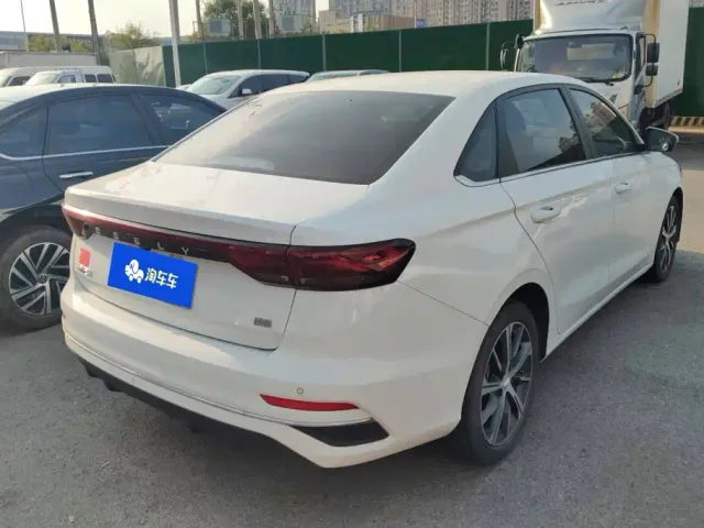 Geely Emgrand — Фото автомобиля 3