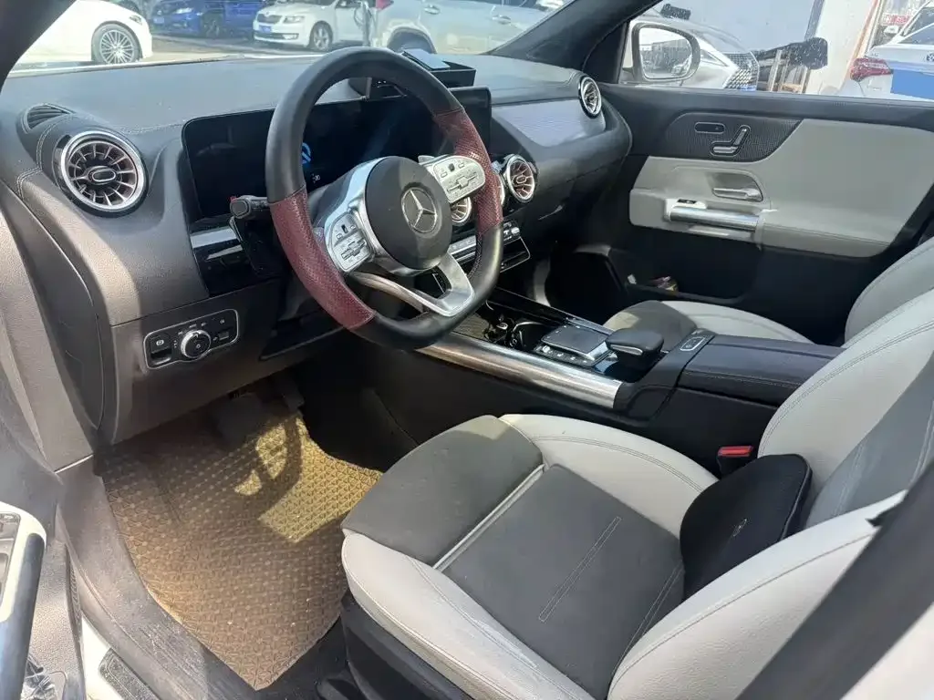 Mercedes-Benz Mercedes-Benz EQA 2022 EQA 300 4MATIC Launch Special Edition — Фото автомобиля 7