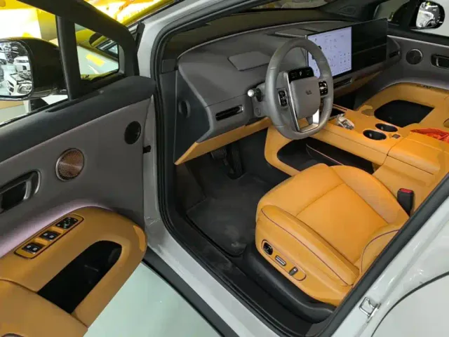 Li Auto i8 — Фото автомобиля 15