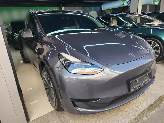 Tesla Model Y — Фото автомобиля 3