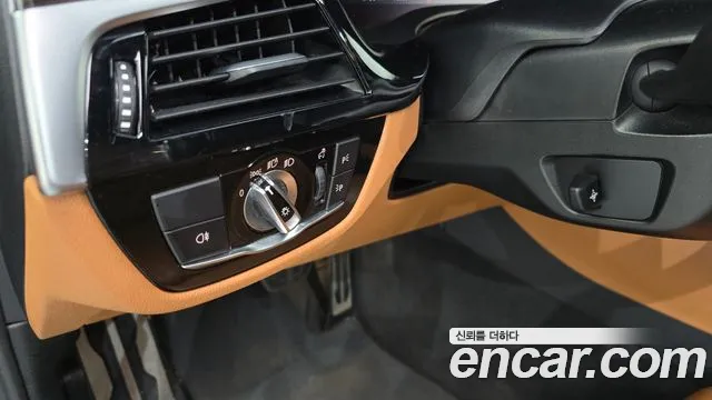 BMW 5 Series G30 — Фото автомобиля 27