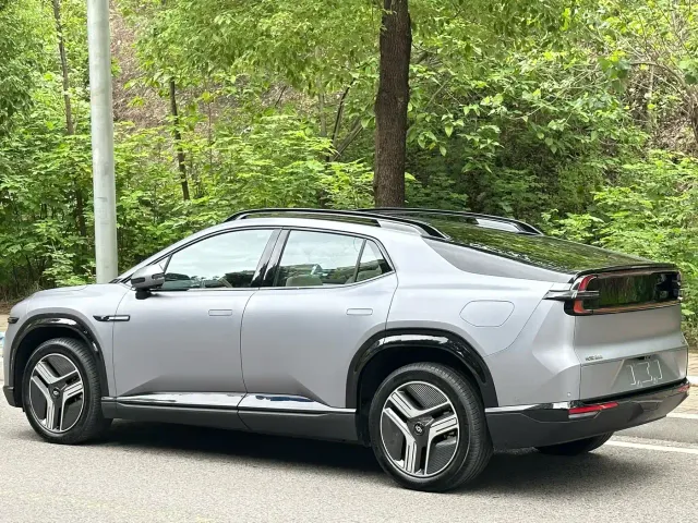 Changan Qiyuan E07 — Фото автомобиля 4