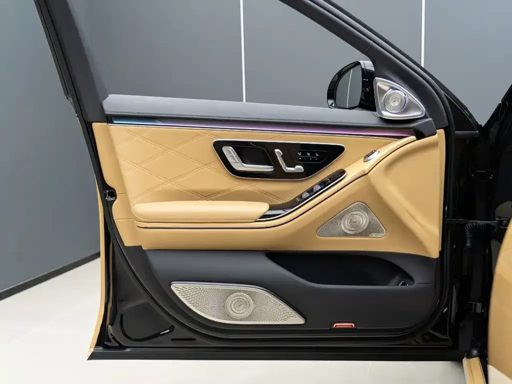 Mercedes-Benz Maybach S-Class 2022 S 680 4MATIC Virgil Abloh Limited Edition — Фото автомобиля 10