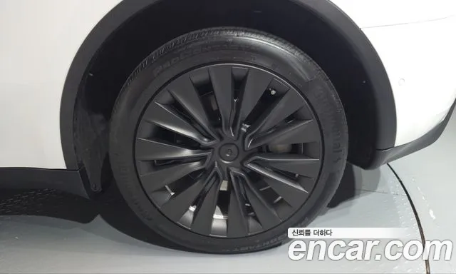 Tesla Model Y — Фото автомобиля 6