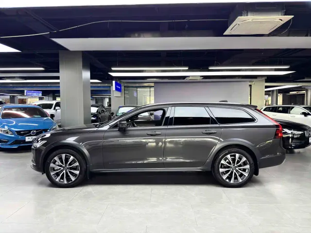 Volvo V90 — Фото автомобиля 15