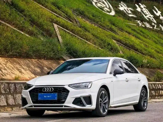Фотография автомобиля — Audi A4L