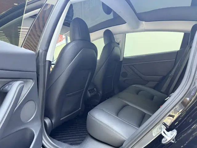 Tesla Model 3 — Фото автомобиля 9