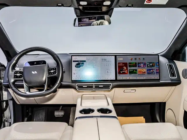 Li Auto L8 — Фото автомобиля 24