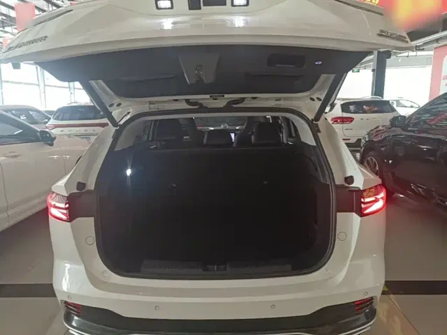 Roewe RX5 — Фото автомобиля 18