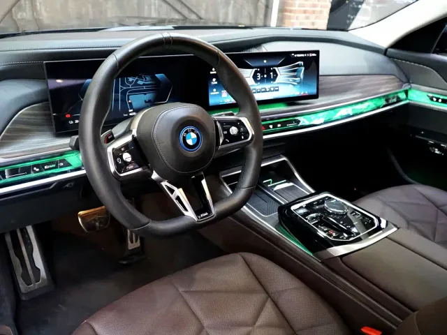 BMW i7 — Фото автомобиля 6