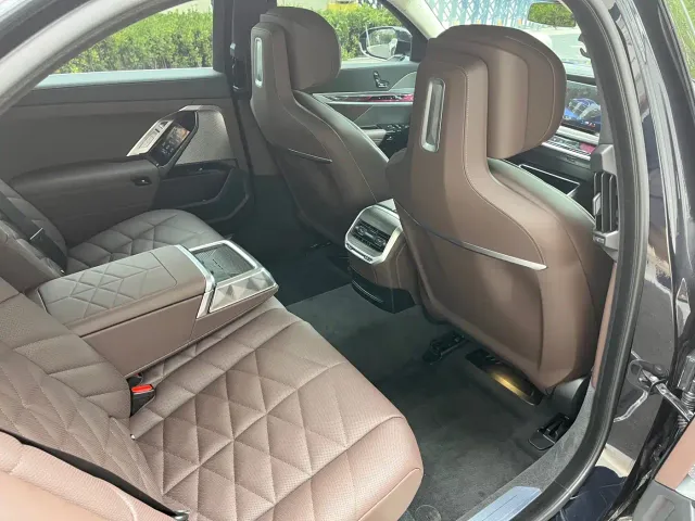 BMW 7 Series — Фото автомобиля 20